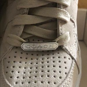 Tenis shoes